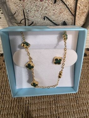 Gold Plated necklace and matching earrings four-leaf clover.